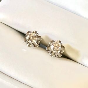 14KT White Gold Daisy Style Studs